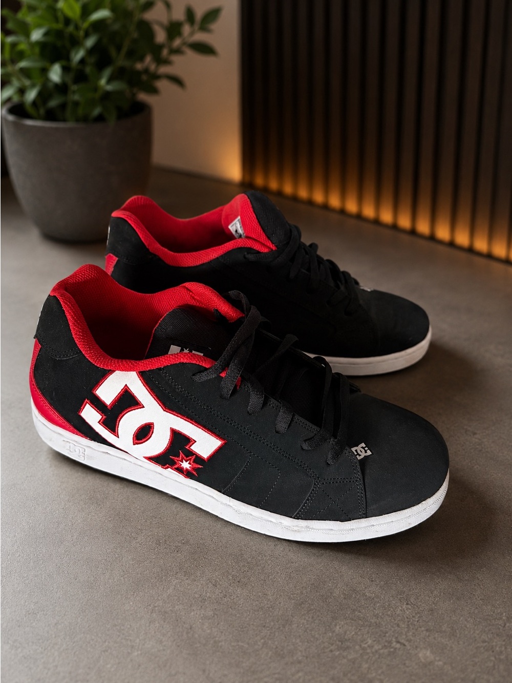 DC net skate sneakers US12